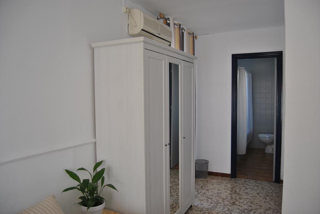 Hostal Puerto De Santa Maria Ел Пуерто де Санта Мария Екстериор снимка